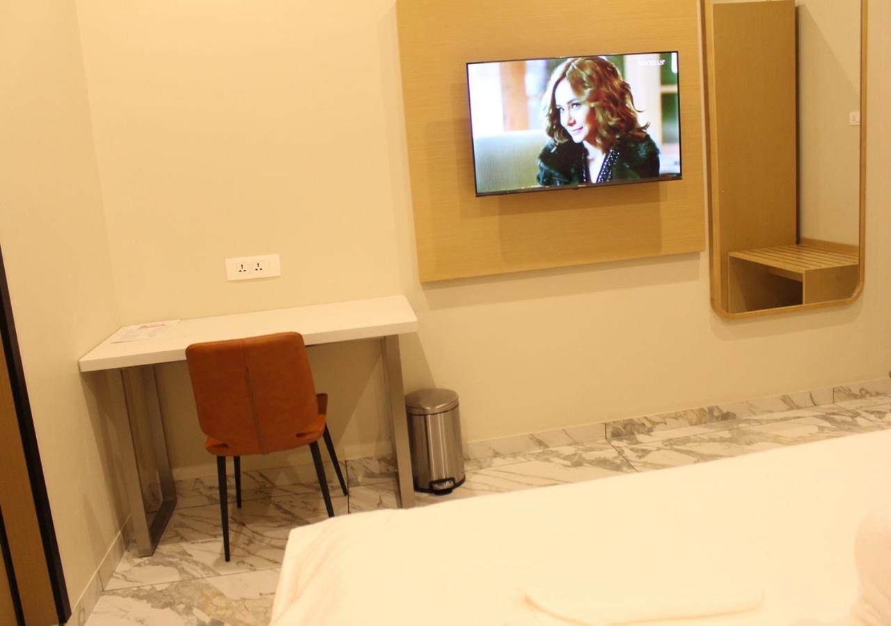 Ixoras Hotel Lemba Kinşasa Dış mekan fotoğraf