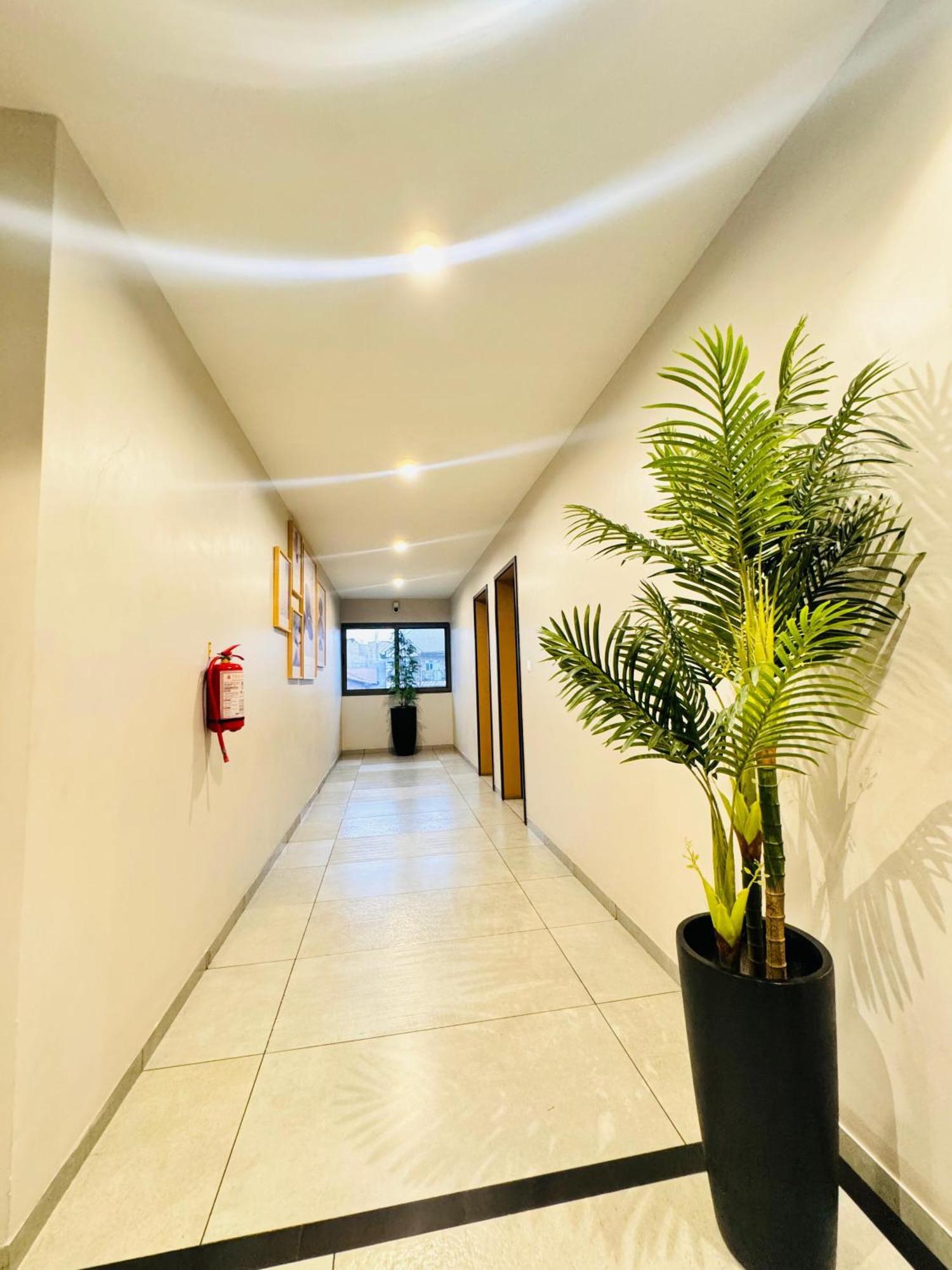 Ixoras Hotel Lemba Kinşasa Dış mekan fotoğraf